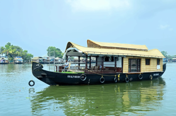 Deluxe Houseboat